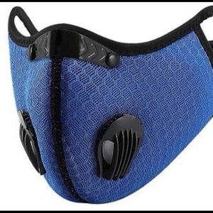 Mask with 2 filter valves.